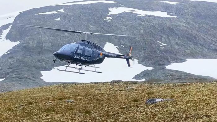 Transport helikopterem w odległy teren badań. Fot. Katarzyna Walczak