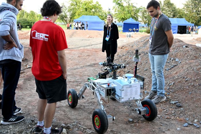 Kielce/ Studenci AGH wygrali zawody łazików marsjańskich European Rover ...