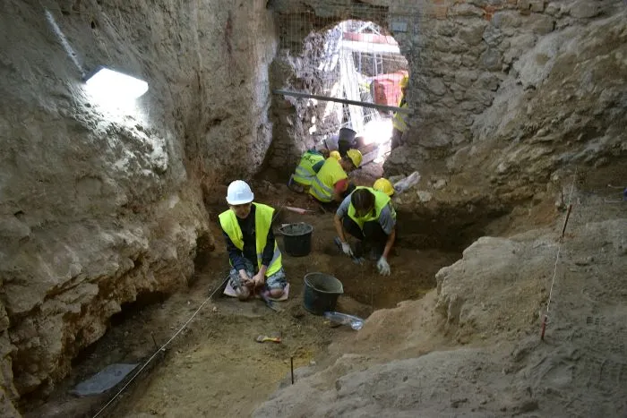 Work in the cavevestibule. Photo by M. Urbanowski