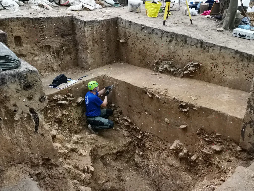 Tegoroczne badania terenowe na terenie pradziejowej kopalni krzemienia czekoladowego w Dolinie Udorki. Fot. Magdalena Sudoł-Procyk