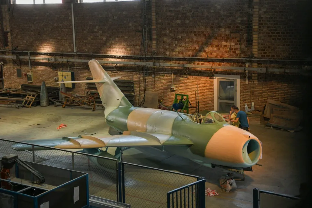 LIM-5 pomalowany na Politechnice Białostockiej trafi do Muzeum Wojska w Białymstoku. Fot. Iryna Mikhno 