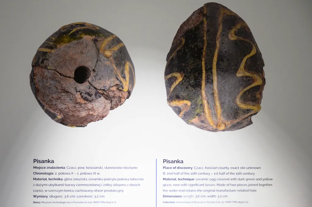 16.04.2025. Fragment wystawy „Bolesław Chrobry z Poznania po władzę i koronę” w Muzeum Archeologicznym w Poznaniu, 16 bm. Ekspozycja jest elementem projektu muzeum Rezerwatu Archeologicznego Genius Loci w Poznaniu przygotowanego z okazji jubileuszu koronacji pierwszego polskiego króla. PAP/Jakub Kaczmarczyk