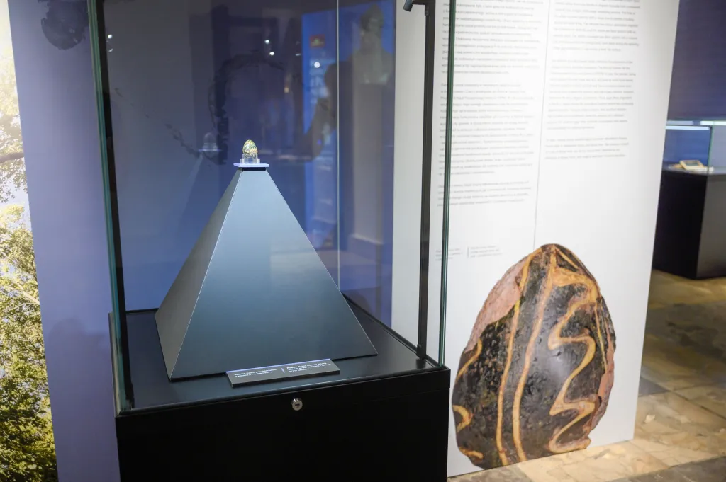 16.04.2025. Fragment wystawy „Bolesław Chrobry z Poznania po władzę i koronę” w Muzeum Archeologicznym w Poznaniu, 16 bm. Ekspozycja jest elementem projektu muzeum Rezerwatu Archeologicznego Genius Loci w Poznaniu przygotowanego z okazji jubileuszu koronacji pierwszego polskiego króla. PAP/Jakub Kaczmarczyk