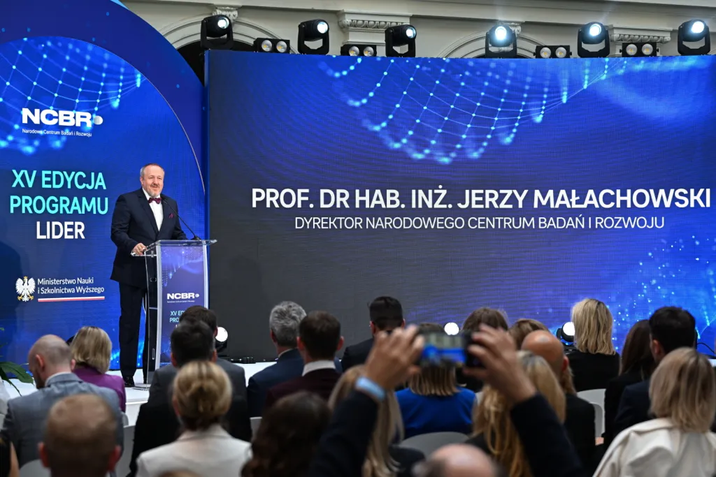 Warszawa, 17.06.2025. Dyrektor Narodowego Centrum Badań i Rozwoju (NCBR) Jerzy Małachowski na gali XV edycji programu LIDER, 17 bm. w siedzibie Politechniki Warszawskiej. Wydarzenie jest organizowane przez Narodowe Centrum Badań i Rozwoju. (mr) PAP/Radek Pietruszka