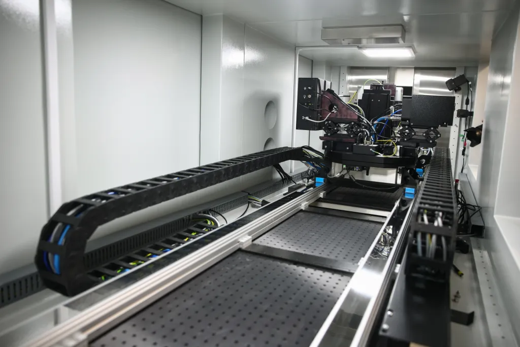 Kraków, 29.05.2026. Otwarcie Laboratorium Zaawansowanych Technik Rentgenowskich na Wydziale Fizyki i Informatyki Stosowanej AGH w Krakowie, 29 bm. Nowe laboratorium oferuje dostęp do wiązki promieniowania rentgenowskiego o parametrach dostępnych dotychczas przede wszystkim w wyspecjalizowanych ośrodkach synchrotronowych.  PAP/Łukasz Gągulski