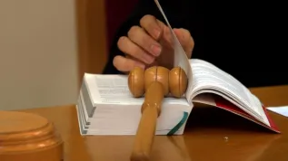 Olsztyn, 14.10.2015. Criminal Code, Criminal Procedure Code, in a courtroom. (tw/awol) PAP/Tomasz Waszczuk