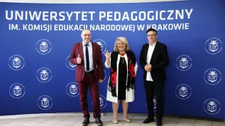 , 16.05.2022. Rektor UP w Krakowie prof. Piotr Borek (L), prezes Polskiego Towarzystwa Neuropsychologicznego prof. zw. dr hab. Maria Pąchalska (C) i dyrektor Instytutu Psychologii UP dr Rafał Abramciów (P) podczas otwarcia nowatorskiego "Laboratorium Badań Neuropsychologicznych i Psychofizjologicznych", 16 bm. na Uniwersytecie Pedagogicznym im. Komisji Edukacji Narodowej w Krakowie. PAP/Art Service 2