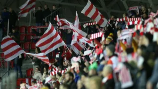 Kraków, 09.03.2023. Kibice Comarch Cracovii podczas podczas meczu półfinałowego Ekstraligi hokeja na lodzie z GKS Katowice, 9 bm. (łg/dw) PAP/Łukasz Gągulski