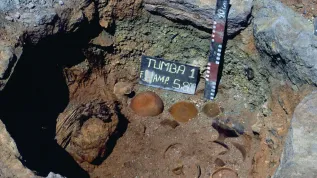 Ampato, tomb 1, (5,800 m above sea level). Five broken vessels were discovered in the upper level of the first tomb. Credit: Johan Reinhard, archive of the Andean Sanctuaries Museum (Museo Santuarios Andinos UCSM) in Arequipa.