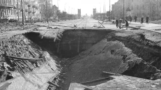 Warszawa po wyzwoleniu, marzec 1945 r.  PAP/CAF