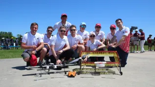 Studenci z Koła Naukowego SAE AeroDesign na zawodach w Stanach Zjednoczonych. Źródło: Politechnika Warszawska