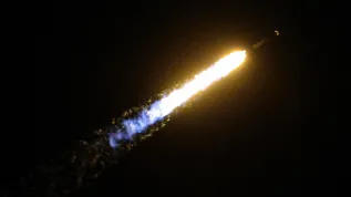 07.06.2025. Start rakiety Falcon 9 z satelitą SXM-10 na pokładzie z Centrum Kosmicznego im. Johna F. Kennedy’ego na przylądku Canaveral na Florydzie. PAP/Leszek Szymański
