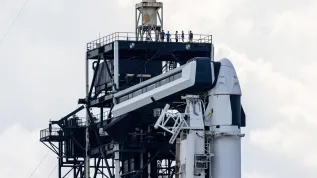 1.06.2025. Rakieta Falcon 9 na stanowisku SLC 39A w Centrum Kosmicznym Johna F. Kennedy’ego na przylądku Canaveral w amerykańskim stanie Floryda. PAP/Leszek Szymański