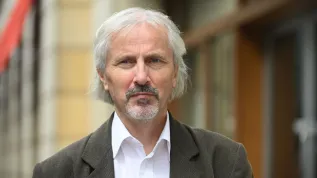 Warszawa, 23.07.2025. Politolog Rafał Chwedoruk przed siedzibą Polskiej Agencji Prasowej w Warszawie, 23 bm. Rafał Chwedoruk był gościem Studia PAP. (mr) PAP/Marcin Obara