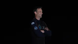  25.06.2025. Na zdjęciu z 24 bm. Sławosz Uznański-Wiśniewski podczas pożegnania astronautów w Centrum Kosmicznym Johna F. Kennedy’ego na przylądku Canaveral w amerykańskim stanie Floryda. PAP/Leszek Szymański