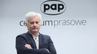 Warszawa, 22.10.2025. Na zdjęciu z 21 bm. informatyk, specjalista w dziedzinie AI prof. Piotr Sankowski w siedzibie Polskiej Agencji Prasowej w Warszawie. Piotr Sankowski był gościem Studia PAP. PAP/Rafał Guz