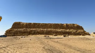 Mastaba Faraona, widok od wschodu (zdj. R. Łopaciuk/IKŚiO PAN).