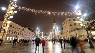Warszawa, 20.12.2025. Tłumy warszawiaków na Trakcie Królewskim w Warszawie, 20 bm. (sp/mgut) PAP/Szymon Pulcyn