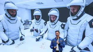 Polski astronauta Sławosz Uznański-Wiśniewski podczas spotkania na Politechnice Warszawskiej (mr) PAP/Paweł Supernak