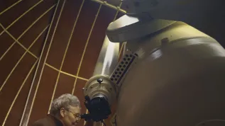 Piwnice 12.1972. Na zdjęciu prof. Wilhelmina Iwanowska przy teleskopie Schmidta-Cassegraina w Obserwatorium Astronomicznym UMK w Piwnicach. PAP/Jan Morek