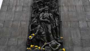 21.04.2024. Pomnik Bohaterów Getta w Warszawie. PAP/Paweł Supernak