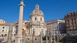 Rzym, 21.10.2022. Forum Romanum – najstarszy plac miejski w Rzymie. Otoczony jest sześcioma wzgórzami: Kapitolem, Palatynem, Celiusem, Eskwilinem, Wiminałem i Kwirynałem. PAP/ Albert Zawada