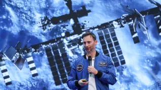 Warszawa, 15.10.2025. Polski astronauta Sławosz Uznański-Wiśniewski podczas spotkania na Politechnice Warszawskiej. Fot. PAP/Paweł Supernak