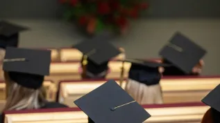 Absolwenci kierunków fizjoterapia oraz zdrowie publiczne Uniwersytetu Medycznego we Wrocławiu PAP/Krzyztof Ćwik