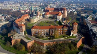 Kraków, 15.11.2020. Widok z drona na Zamek Królewski i Katedrę na Wawelu w Krakowie. PAP/Łukasz Gągulski