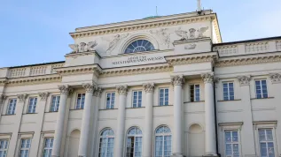 Warszawa, 13.11.2025. Siedziba Polskiej Akademii Nauk oraz Towarzystwa Naukowego w Pałacu Staszica w Warszawie. PAP/ Albert Zawada