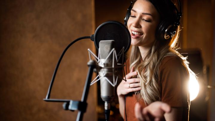 Badanie: skład i budowa ciała wpływają na parametry ludzkiego głosu