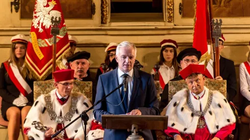Wicepremier, minister nauki i szkolnictwa wyższego Jarosław Gowin (C) podczas inauguracji roku akademickiego Uniwersytetu Wrocławskiego. Fot. PAP/Maciej Kulczyński 02.10.2017