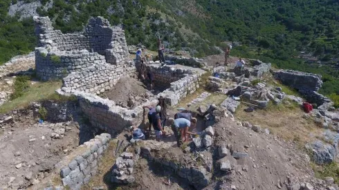 Archeolodzy pracują na wyniesieniu wzgórza. Fot. M. Lemke 