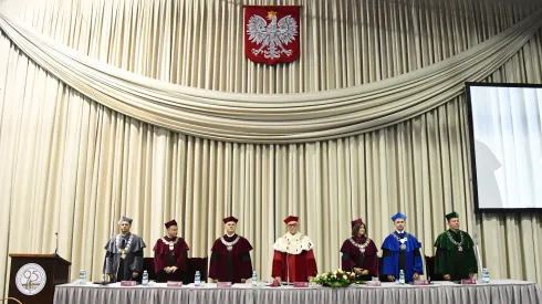 Rektor prof. Andrzej Chochół (C) podczas inauguracji roku akademickiego na Uniwersytecie Ekonomicznym w Krakowie. PAP/Jacek Bednarczyk 02.10.2019