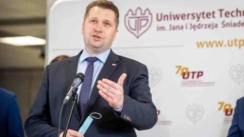 Minister edukacji i nauki Przemysław Czarnek podczas konferencji prasowej w Budynku Głównym Uniwersytetu Przyrodniczo-Technologicznego im. Jana i Jędrzeja Śniadeckich w Bydgoszczy, 27 bm. Konferencja dot. zmiany nazwy uczelni na Politechnikę Bydgoską. PAP/Tytus Żmijewski 27.05.2021