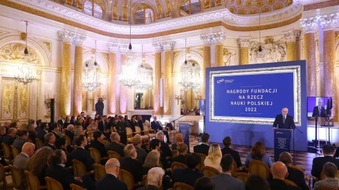 07.12.2022. Representative of the Executive Board of the Foundation for Polish Science Professor Maciej Żylicz (R) during the 2022 FNP Prize Ceremony at the Royal Castle in Warsaw. PAP/Tomasz Gzell