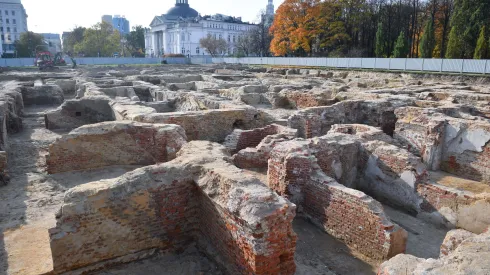 18.10.2022. Odkryte fundamenty pałacu Saskiego na Placu Marszałka Józefa Piłsudskiego w Warszawie. PAP/Radek Pietruszka