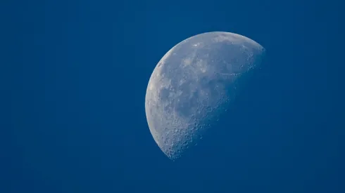 Starzawa, 06.09.2023. Księżyc widziany o poranku. PAP/Darek Delmanowicz
