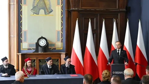 , 01.10.2024. Prezydent Andrzej Duda (P) i p.o. rektora Szkoły Głównej Mikołaja Kopernika prof. Gertruda Uścińska (2L) podczas inauguracji roku akademickiego 2024/2025 Szkoły Głównej Mikołaja Kopernika w Warszawie. PAP/Radek Pietruszka