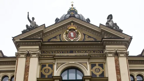 19.04.2021. Budynek główny Uniwersytetu Ekonomicznego w Krakowie, PAP/Łukasz Gągulski