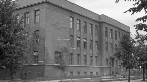1946. Instytut Radowy im. Marii Curie-Skłodowskiej przy ulicy Wawelskiej wybudowano w latach 1925-1931 według projektu Zygmunta Wóycickiego i Tadeusza Zielińskiego. PAP/Jerzy Baranowski