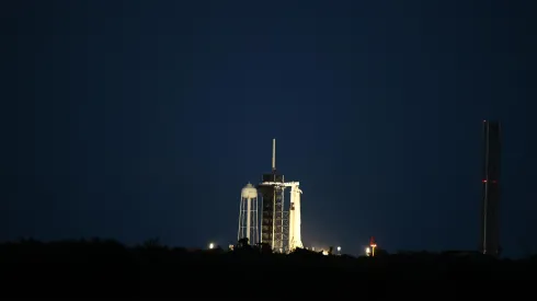 Floryda, 25.06.2025. Trwają przygotowania do wystrzelenia rakiety Falcon 9 z kapsułą Crew Dragon, która w ramach misji Axiom-4 ma zabrać czwórkę astronautów, w tym Sławosza Uznańskiego-Wiśniewskiego na Międzynarodową Stację Kosmiczną (ISS). (ls/mgut) PAP/Leszek Szymański