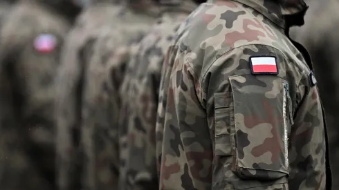 Kielce, 13.11.2024. Żołnierze podczas uroczystego apelu z okazji przekazania Flagi Rzeczypospolitej Polskiej Centrum Przygotowań do Misji Zagranicznych w Kielcach, 13 bm. (pp/ibor) PAP/Piotr Polak