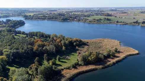 Dziekanowice, 07.10.2022. Jezioro Lednica. PAP/Jakub Kaczmarczyk