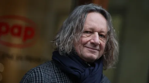 22.12.2025. Na zdjęciu z 15 bm. literaturoznawca, historyk literatury prof. Ryszard Koziołek przed siedzibą Polskiej Agencji Prasowej w Warszawie. Ryszard Koziołek był gościem Studia PAP. (sko) PAP/Leszek Szymański