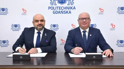 Politechnika Gdańska i RADMOR łączą siły. Na zdjęciu od prawej prof. Krzysztof Wilde, Rektor Politechniki Gdańskiej oraz Bartłomiej Zając, prezes spółki RADMOR fot. Krzysztof Krzempek/PG
