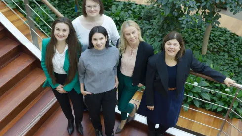 From left: Aleksandra Krajcer, Ewelina Grzywna, PhD, MD (back), Alicja Hinz, PhD (front), Joanna Lewandowska-Łańcucka, PhD, a professor at the Jagiellonian University, and Monika Bzowska, PhD, a professor at the Jagiellonian University. Credit: Beata Wyżga.