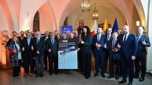 14.01.2026. Uczestnicy konferencji "Czy Dolny Śląsk będzie miał Centrum Technologiczne Europejskiej Agencji Kosmicznej?" w Starym Ratuszu we Wrocławiu, 14 bm. Podczas wydarzenia został podpisany list intencyjny będący aplikacją regionu do Europejskiej Agencji Kosmicznej i premiera Donalda Tuska, zgłaszający kandydaturę Dolnego Śląska – ze stolicą we Wrocławiu – jako lokalizacji Centrum Technologicznego ESA w Polsce. PAP/Maciej Kulczyński