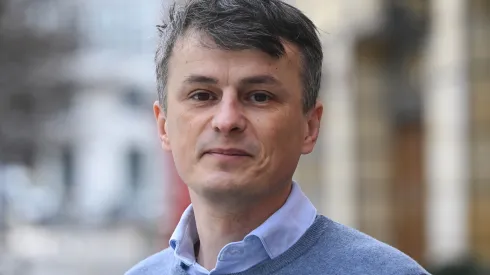 17.02.2026. Na zdjęciu z 11 bm. dr Bartłomiej Luks z Zakładu Badań Polarnych i Morskich Instytutu Geofizyki Polskiej Akademii Nauk przed siedzibą Polskiej Agencji Prasowej w Warszawie. Barłomiej Luks był gościem Studia PAP. (ad) PAP/Radek Pietruszka