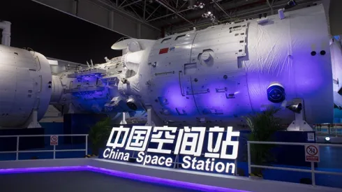 Pełnoskalowy model chińskiej stacji kosmicznej pokazany na wystawie podczas 14 China International Aviation and Aerospace Exhibition; Adobe Stock